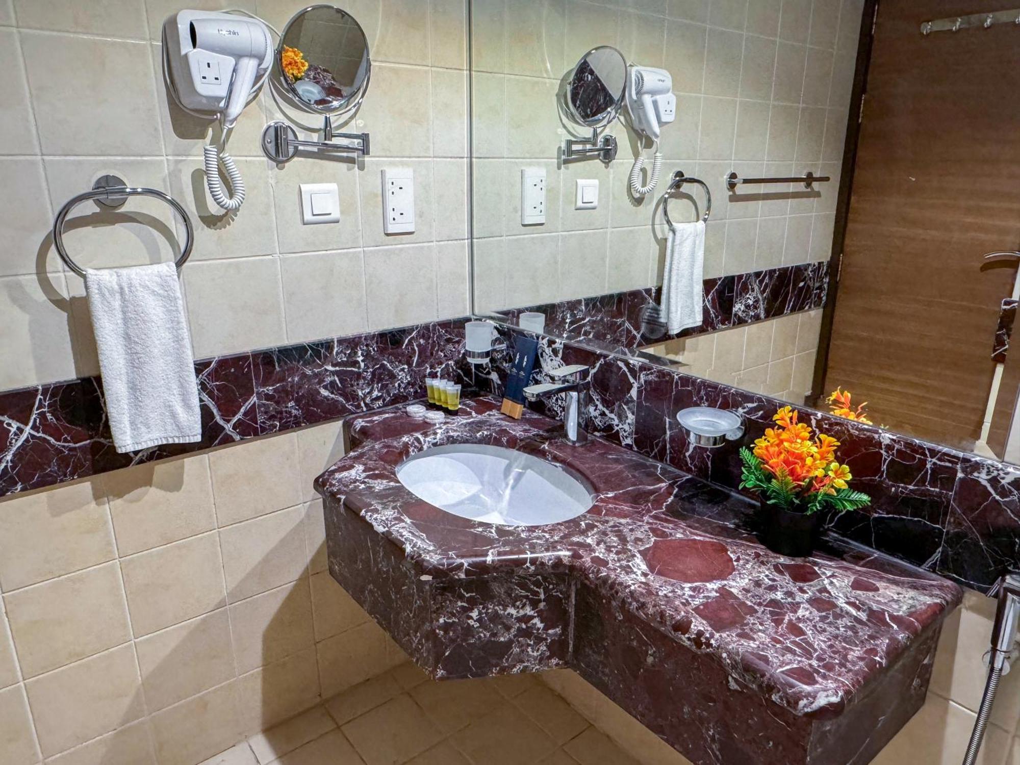 Rabwat Al Safwah Golden Hotel Medyna Zewnętrze zdjęcie